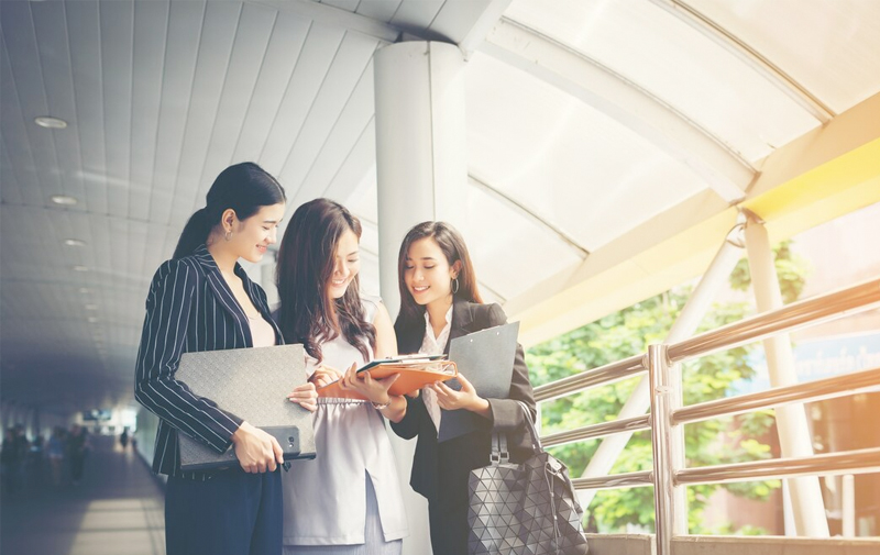 人才是企业焦点竞争力的主要组成部分，，集团致力于为员工提供优越的职业开展通道，，搭建一个充满活力、、公正竞争的事情平台。